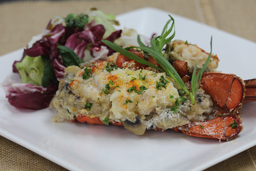Lobstar themidor & Garden Salad